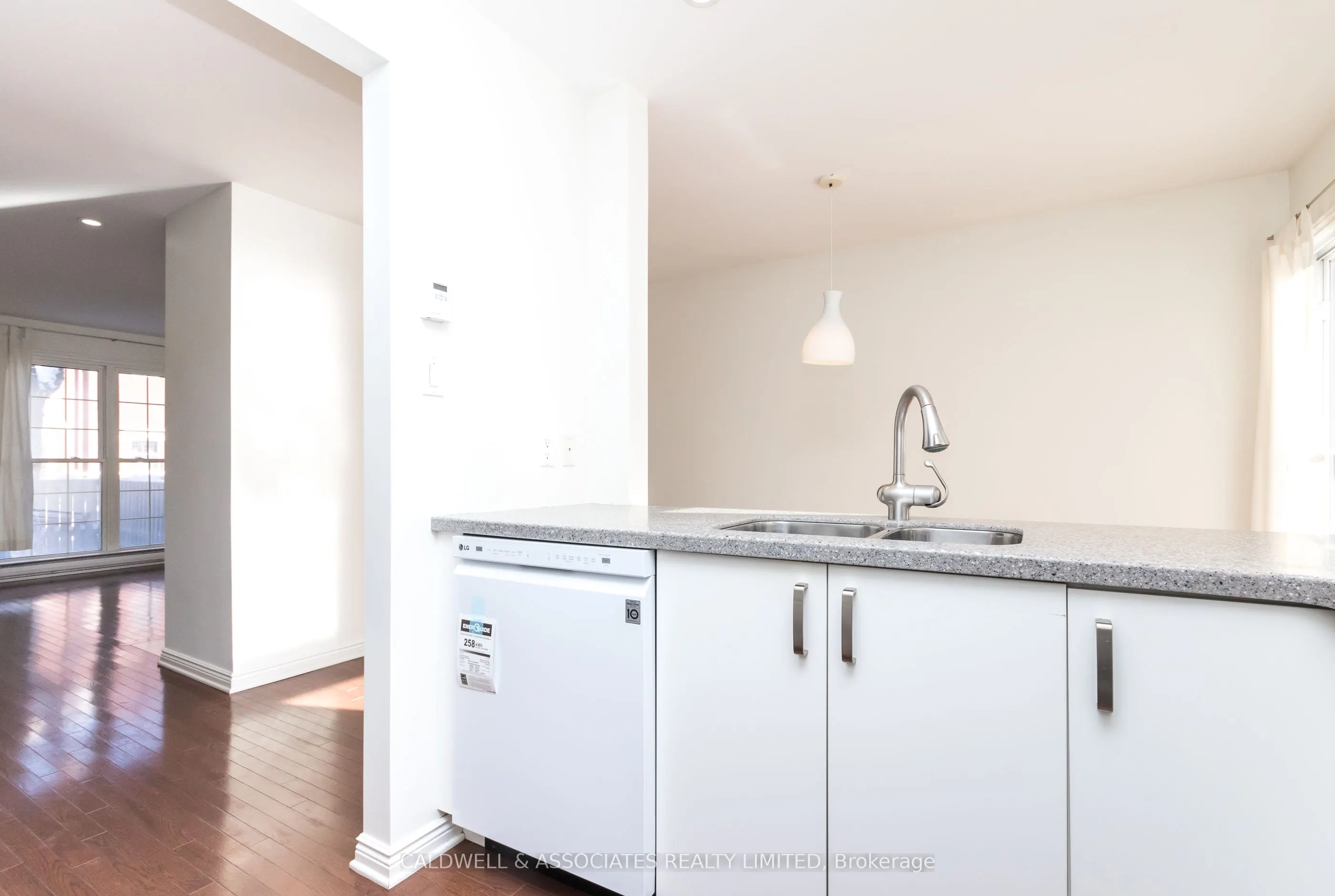 319 Mackay Street, #1