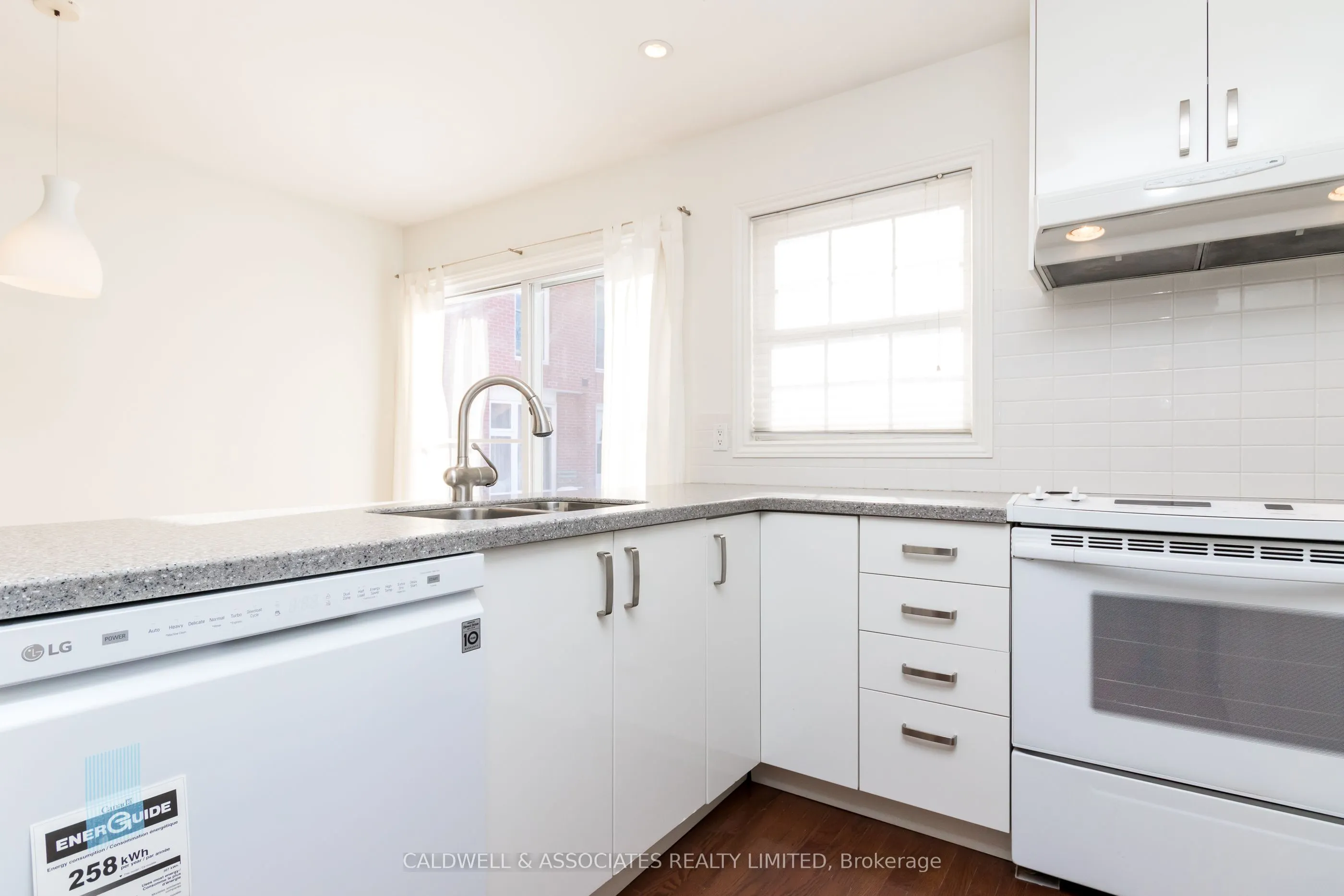 319 Mackay Street, #1