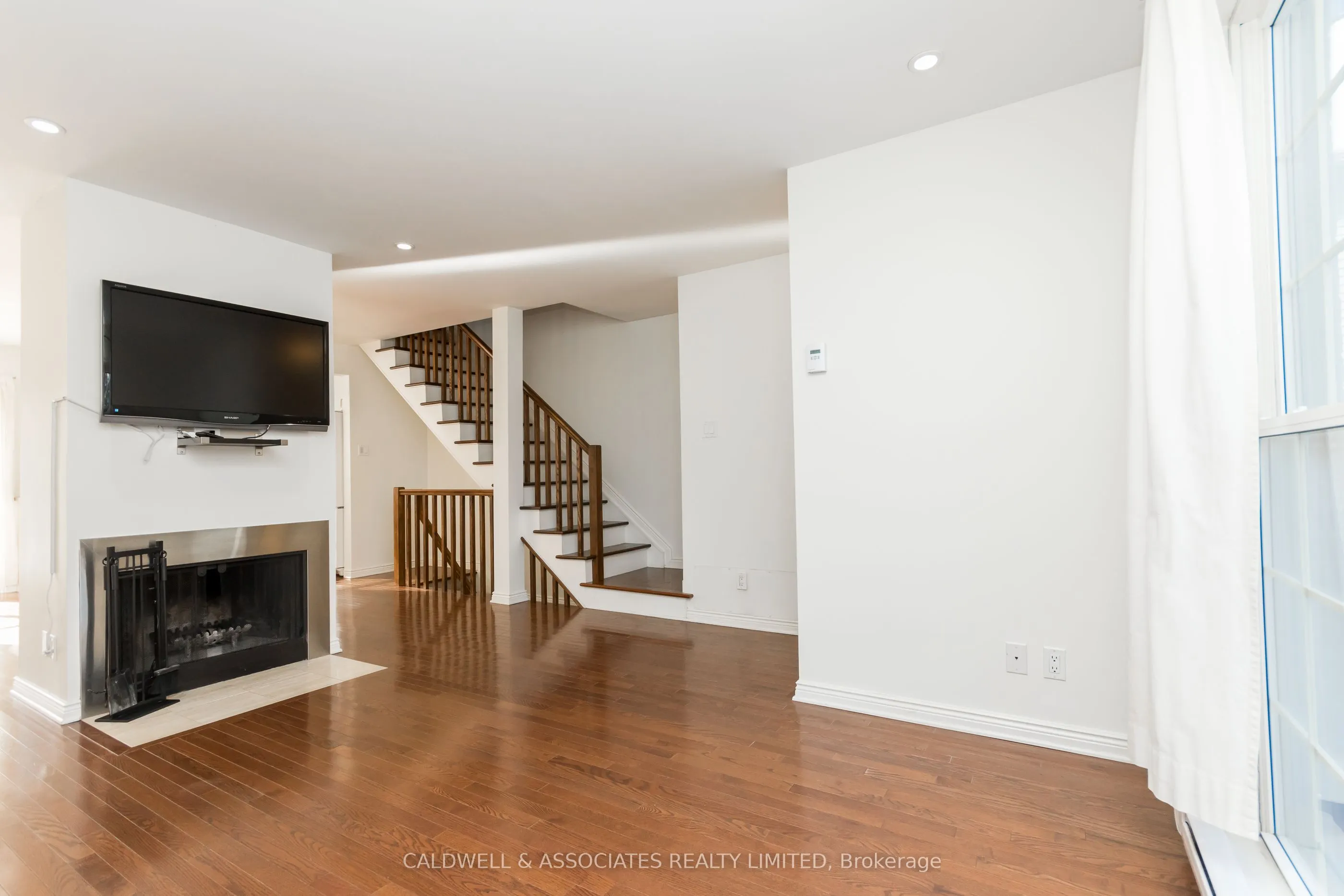 319 Mackay Street, #1