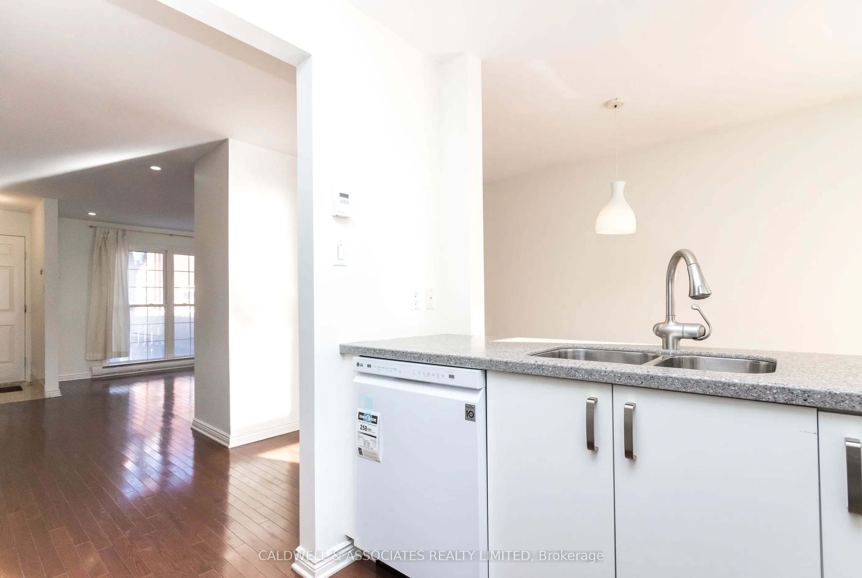 319 Mackay Street, #1