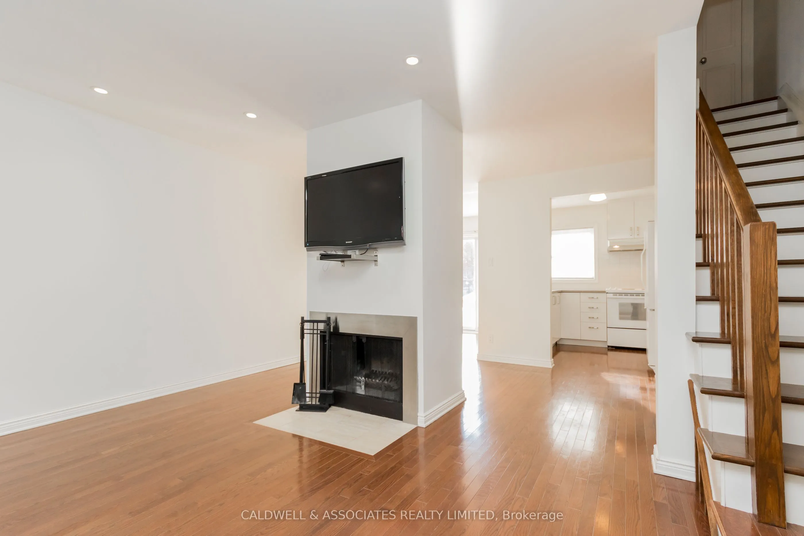 319 Mackay Street, #1