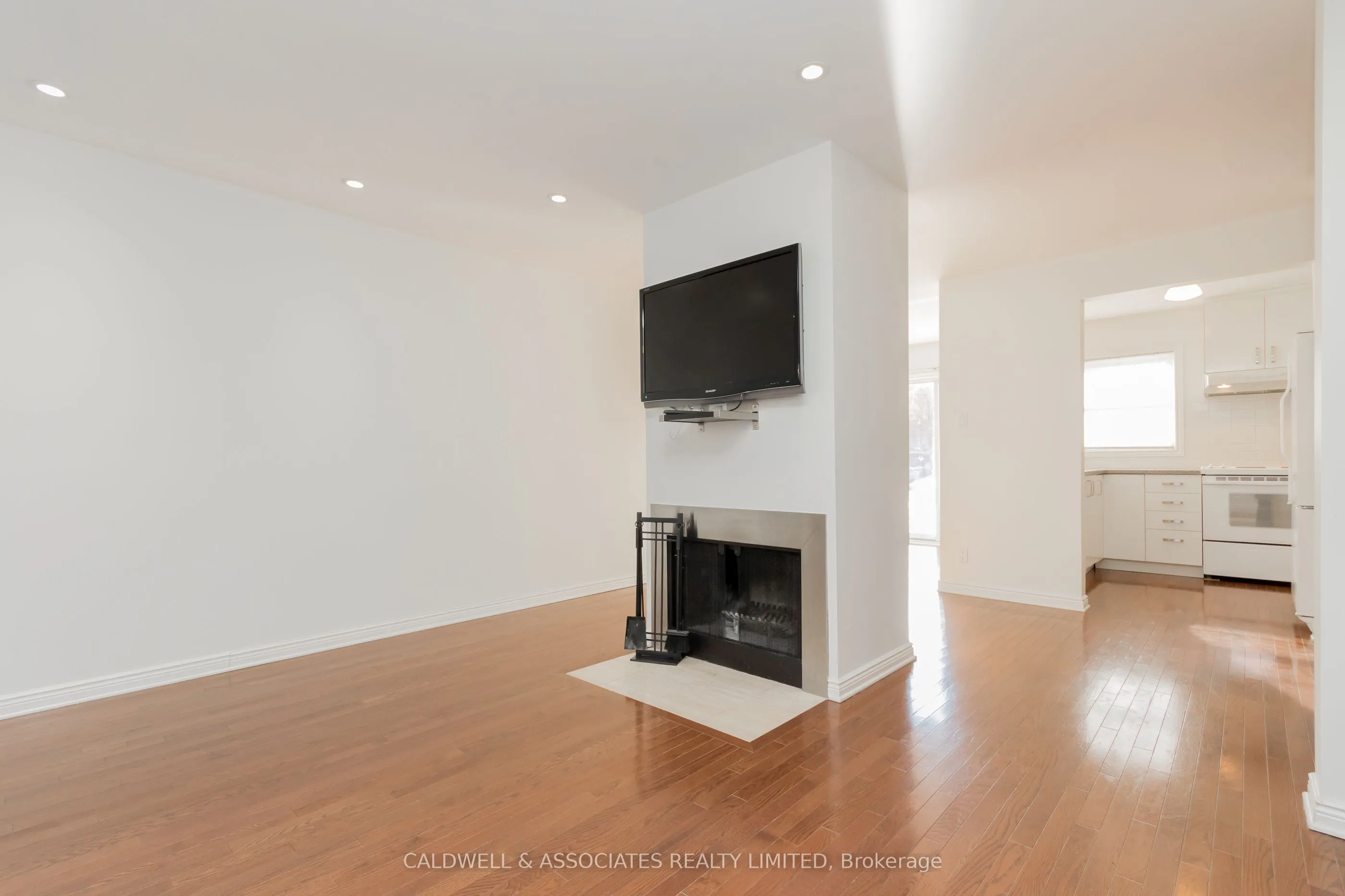 319 Mackay Street, #1
