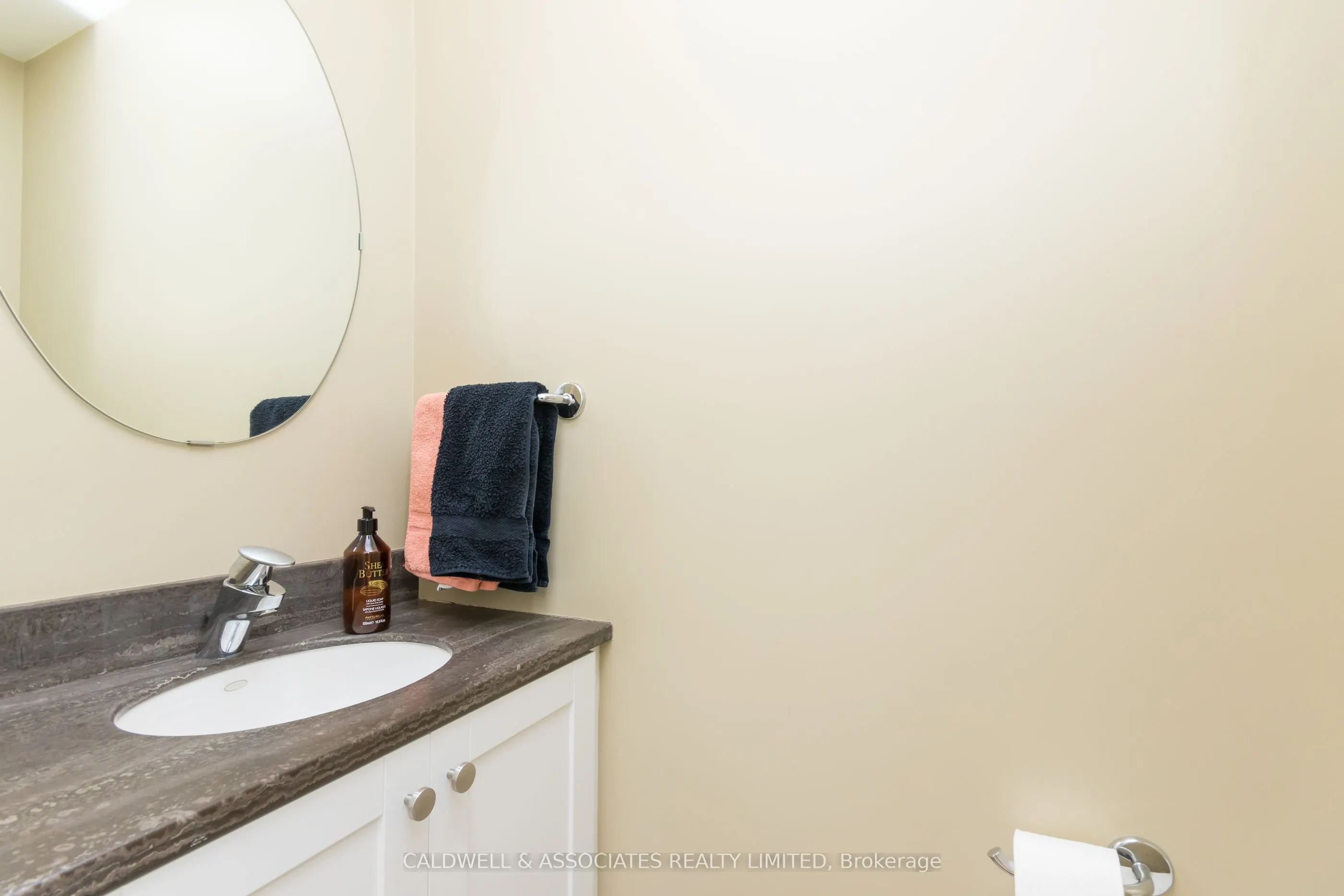 319 Mackay Street, #1