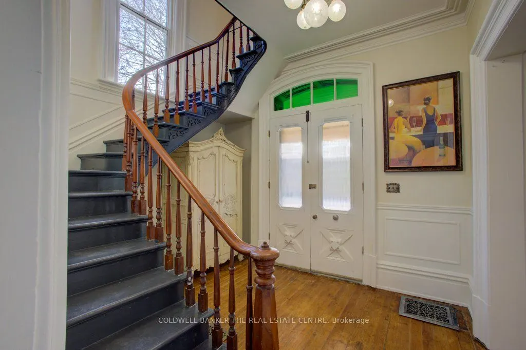 150 Wellington Street E