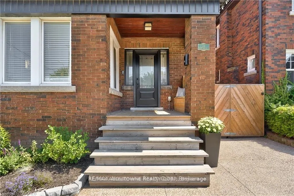 23 OTTAWA Street S