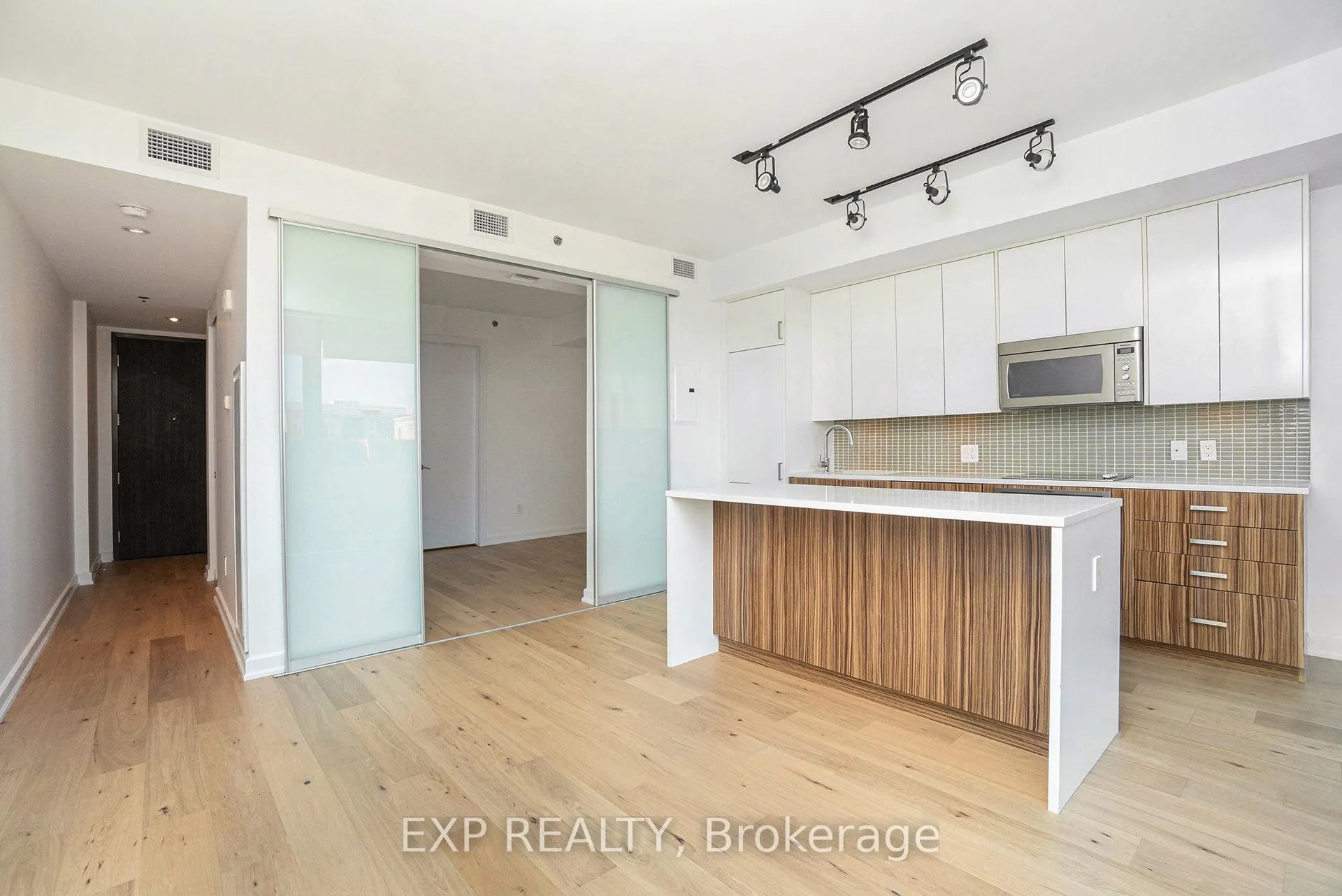 300 Lisgar Street, #707