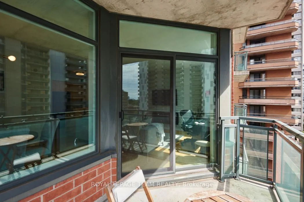 570 Laurier Avenue W, #701