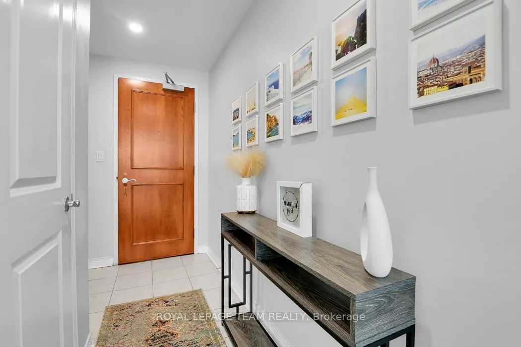 570 Laurier Avenue W, #701