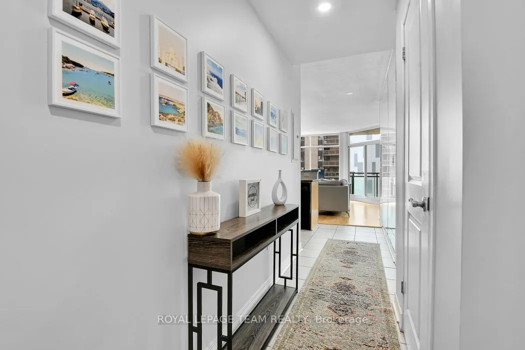 570 Laurier Avenue W, #701
