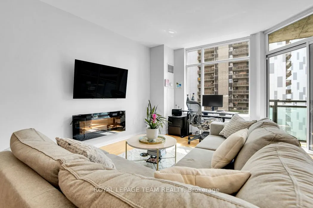 570 Laurier Avenue W, #701
