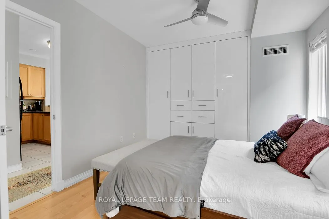 570 Laurier Avenue W, #701