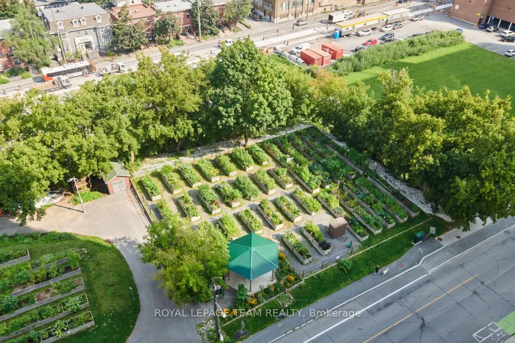 570 Laurier Avenue W, #701