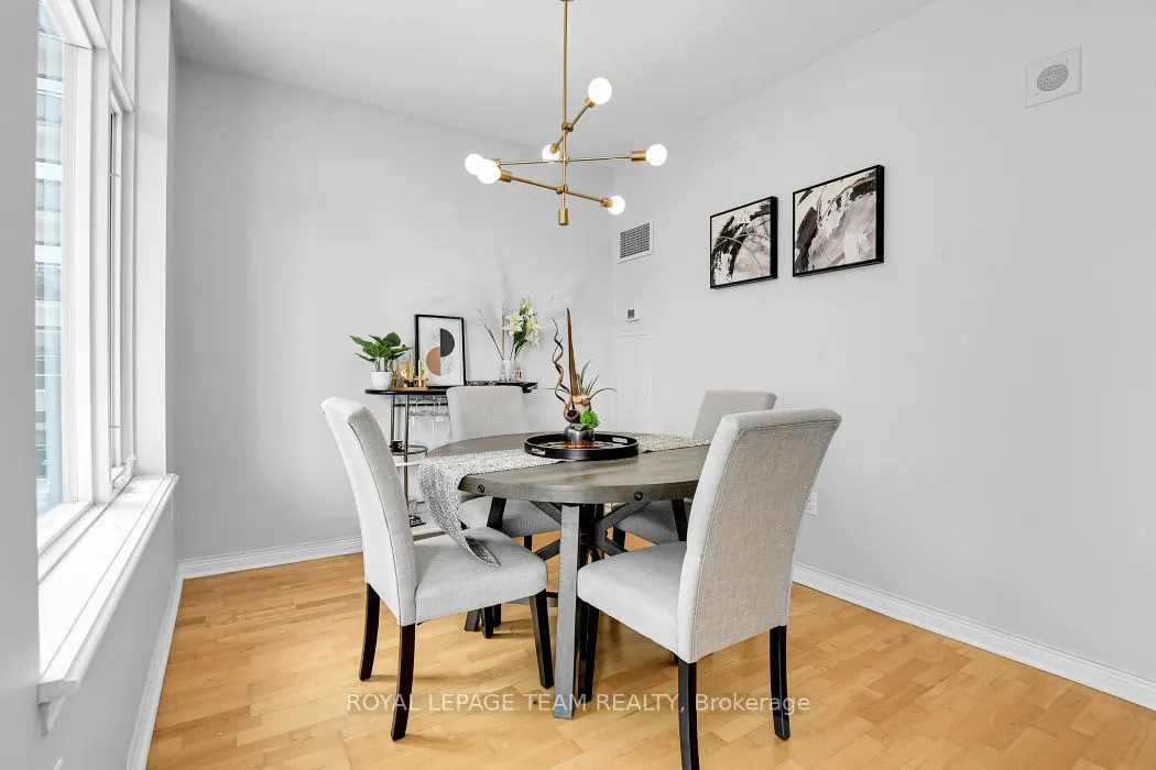 570 Laurier Avenue W, #701