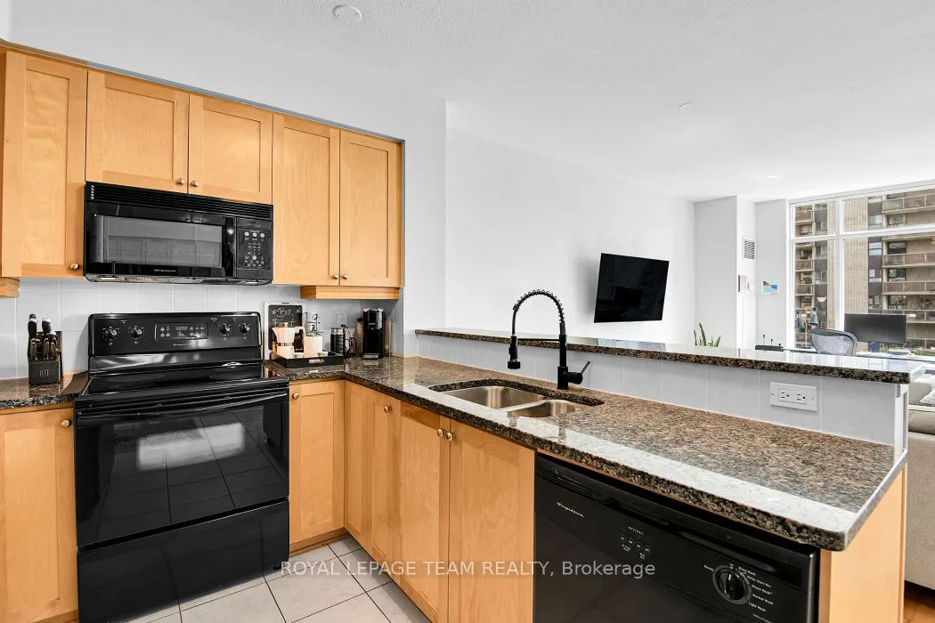570 Laurier Avenue W, #701