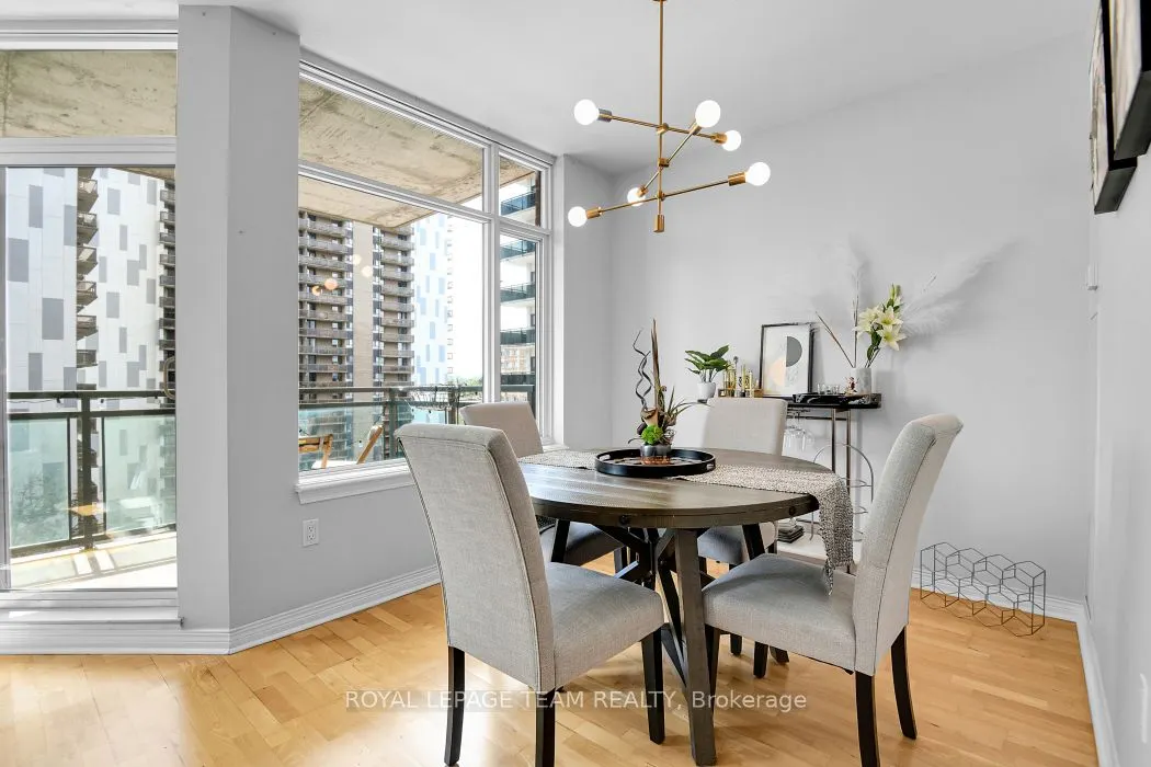 570 Laurier Avenue W, #701