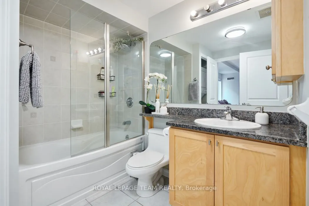 570 Laurier Avenue W, #701
