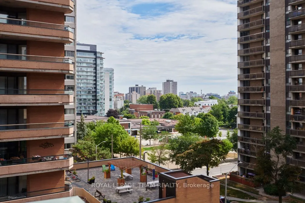 570 Laurier Avenue W, #701