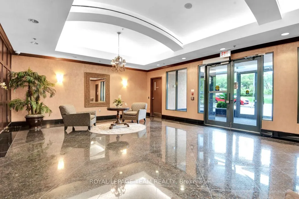 570 Laurier Avenue W, #701