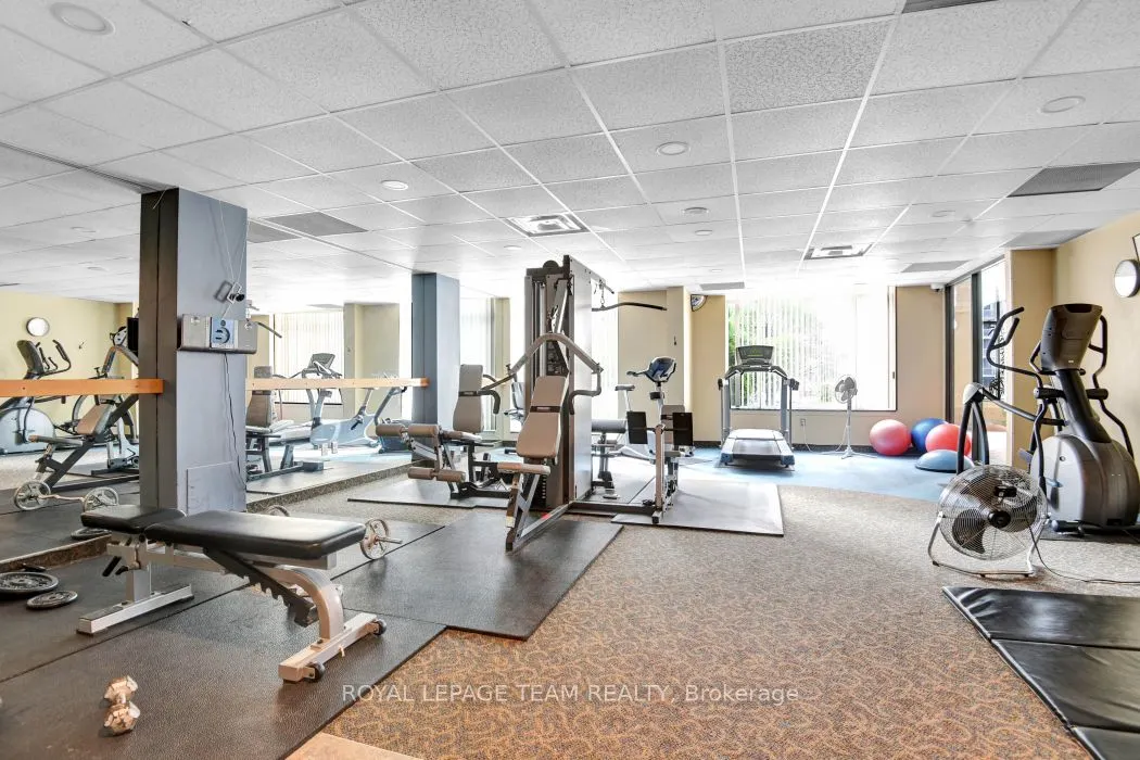 570 Laurier Avenue W, #701