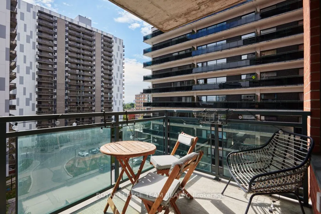 570 Laurier Avenue W, #701