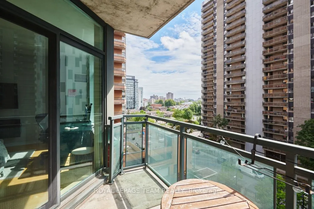 570 Laurier Avenue W, #701