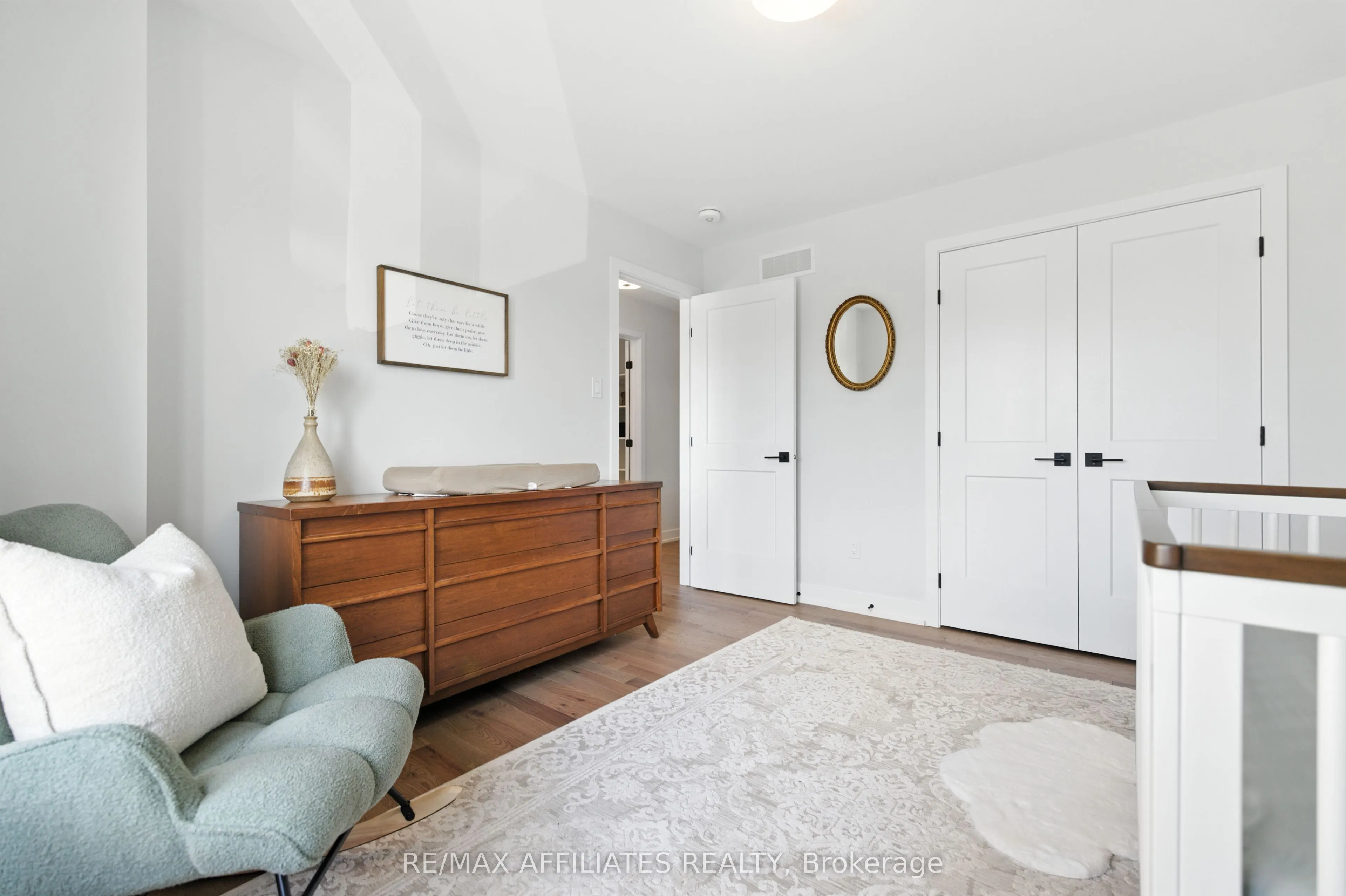 142 Thomastreet Street S