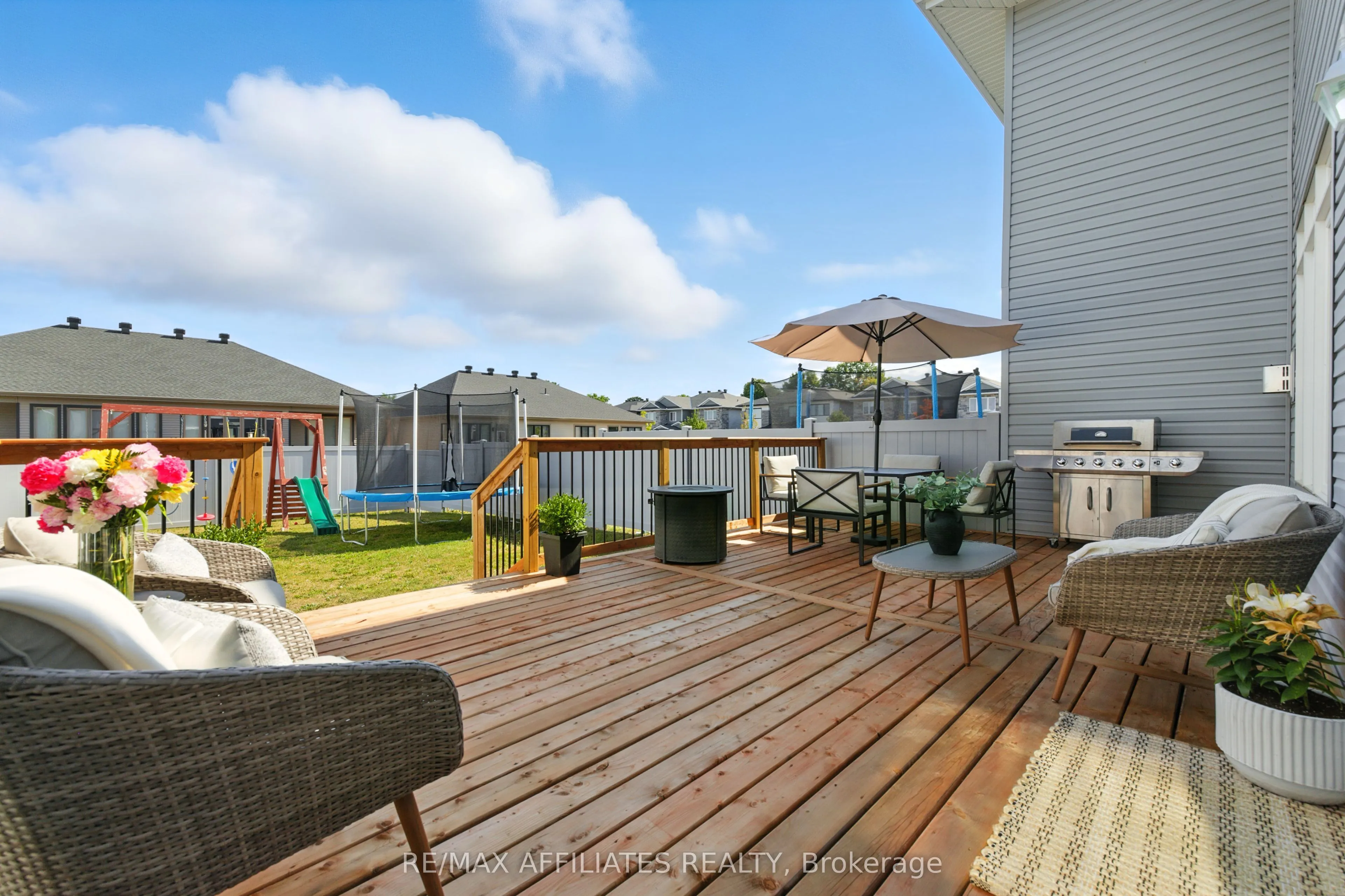 142 Thomastreet Street S