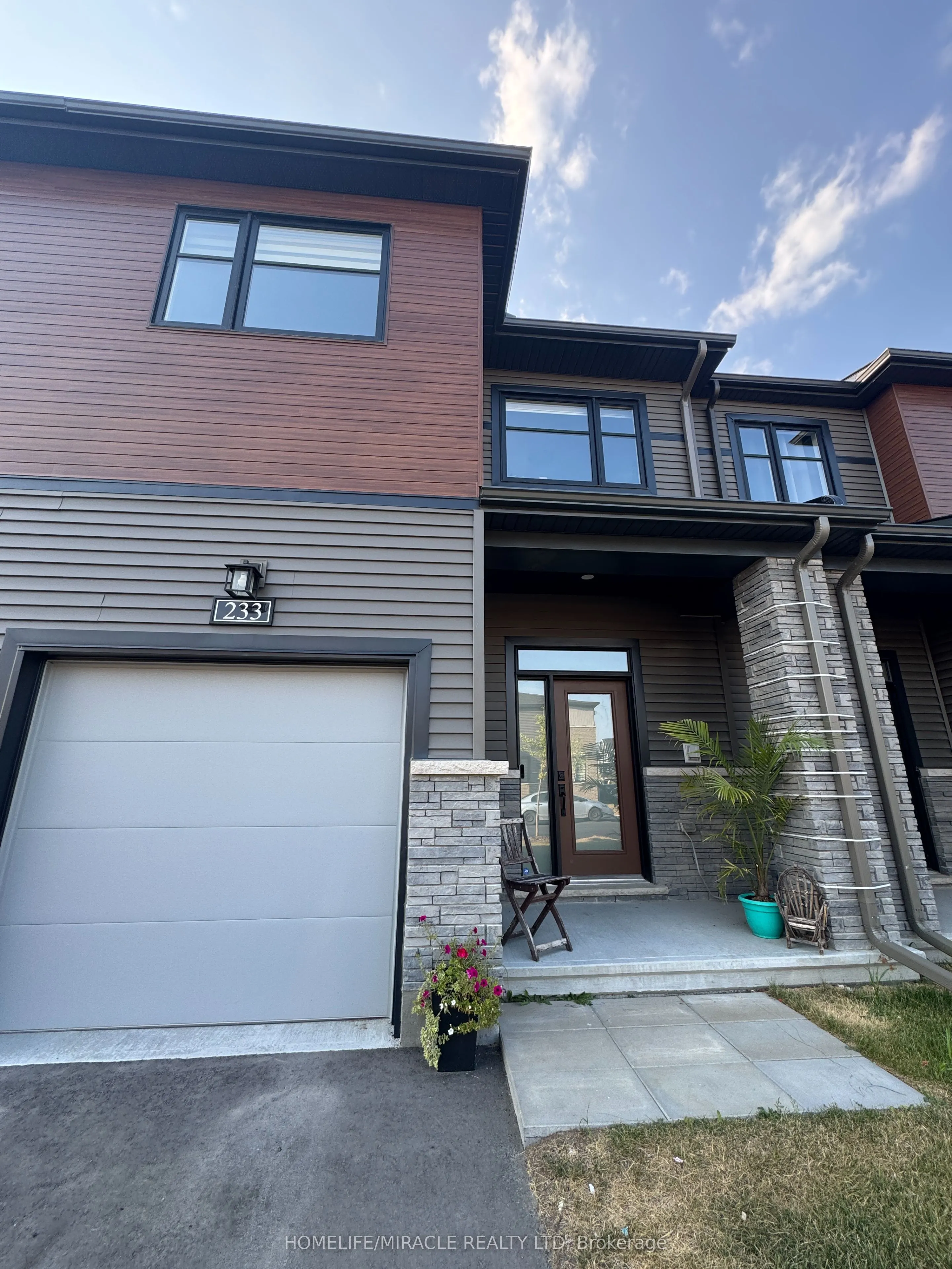 233 Elsie Macgill Walk