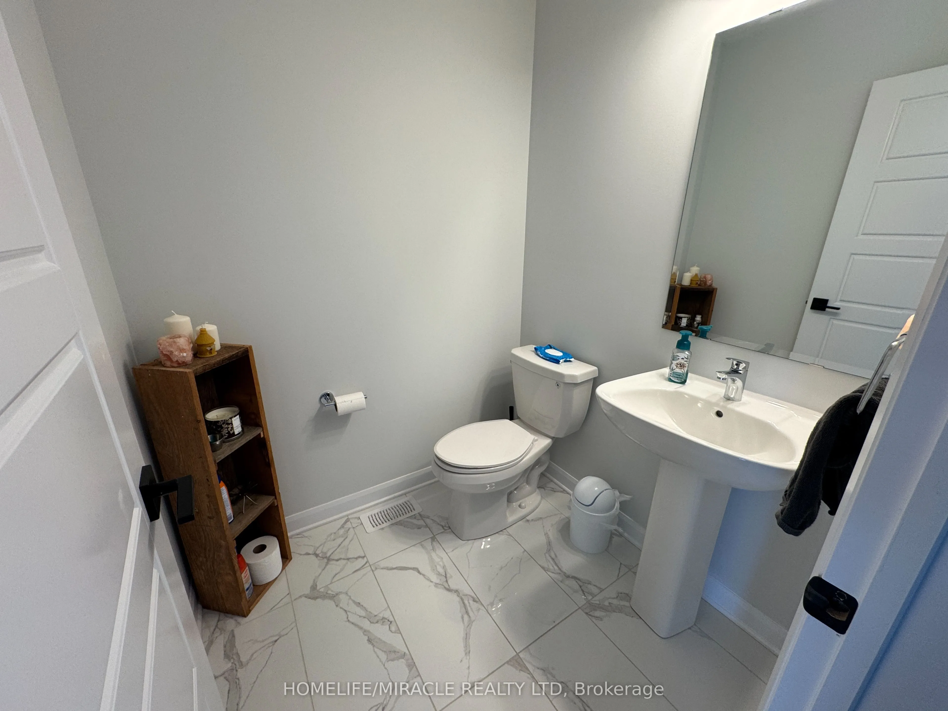 233 Elsie Macgill Walk