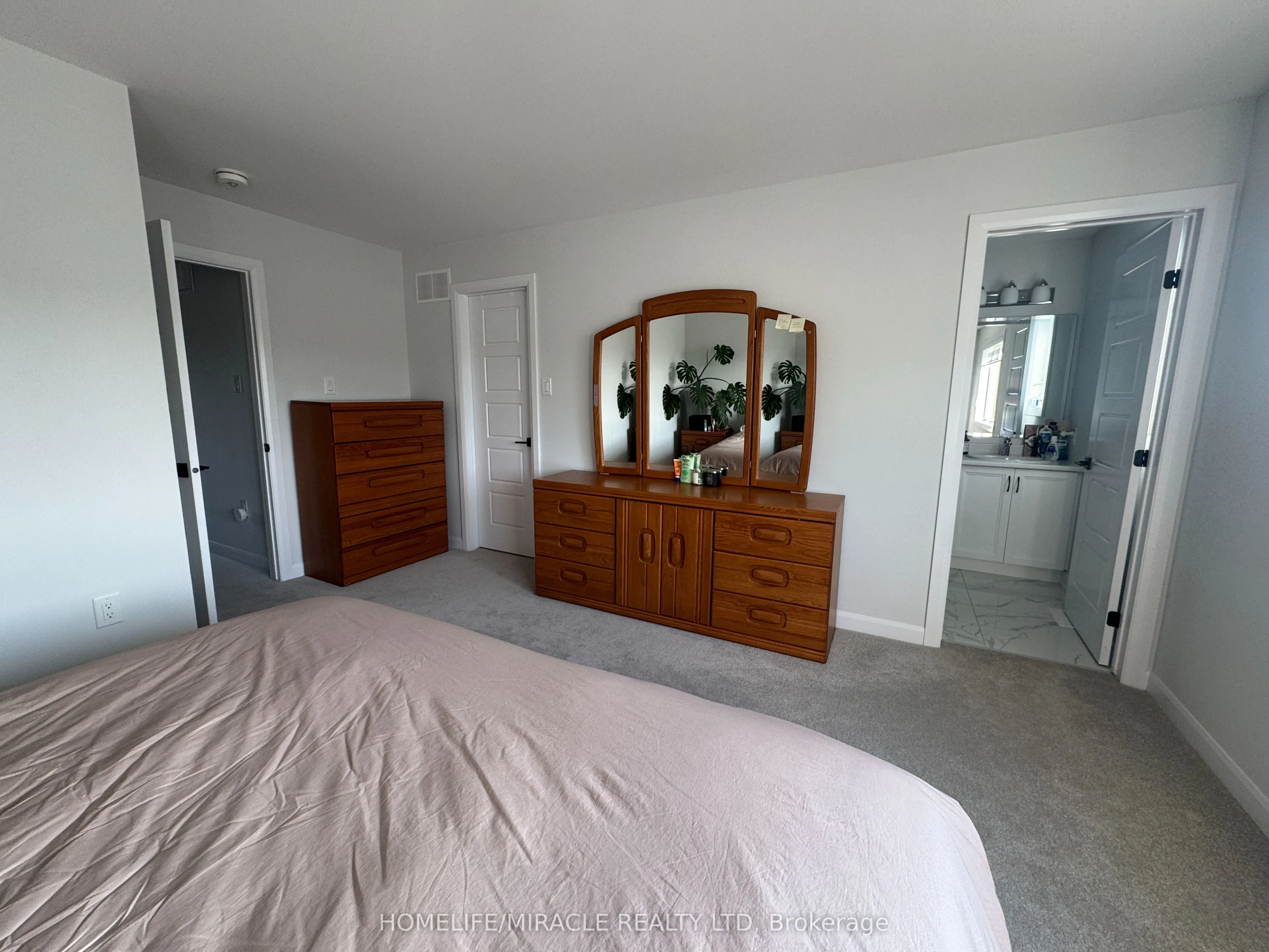 233 Elsie Macgill Walk