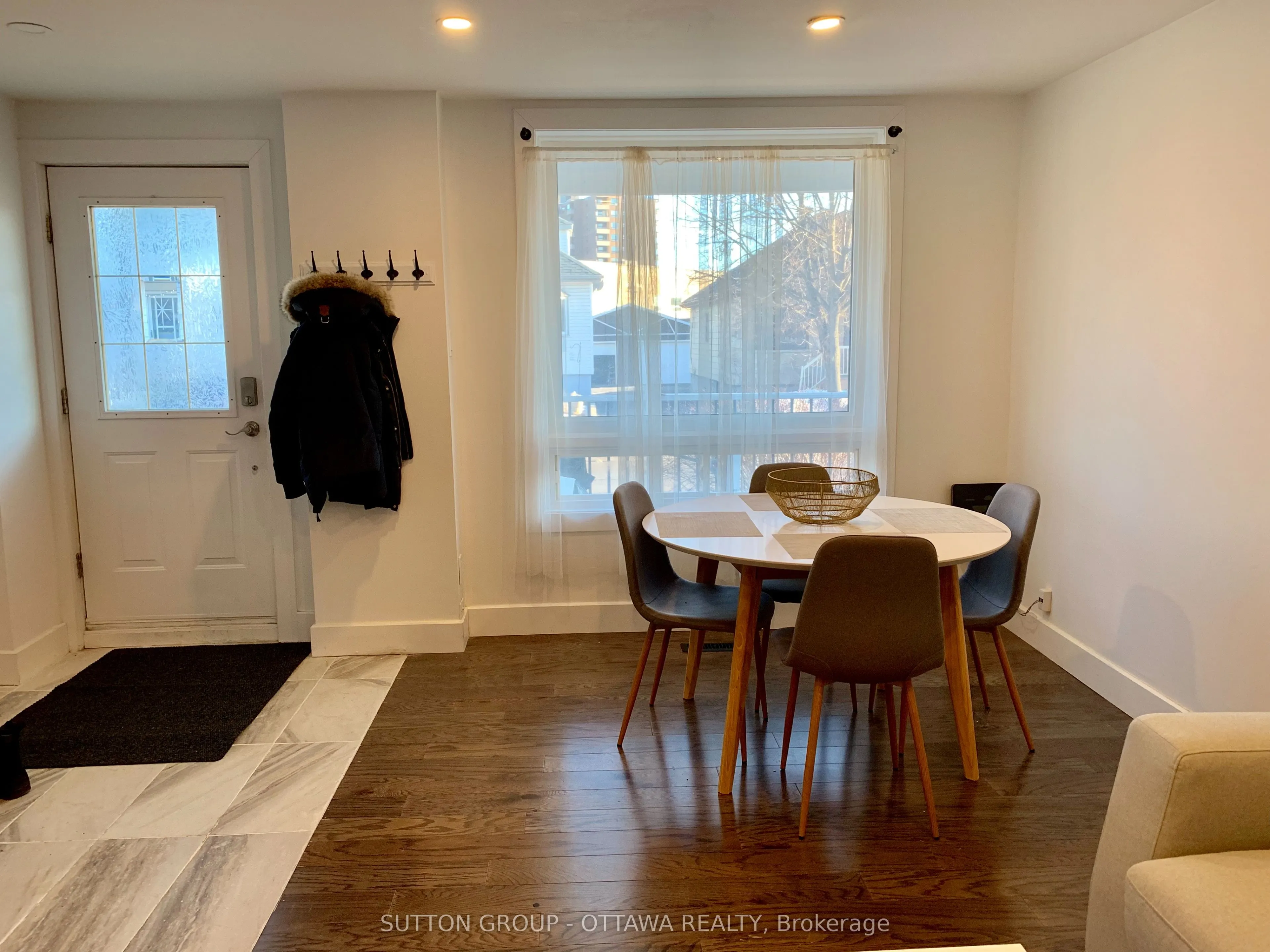 323 MONTFORT Street