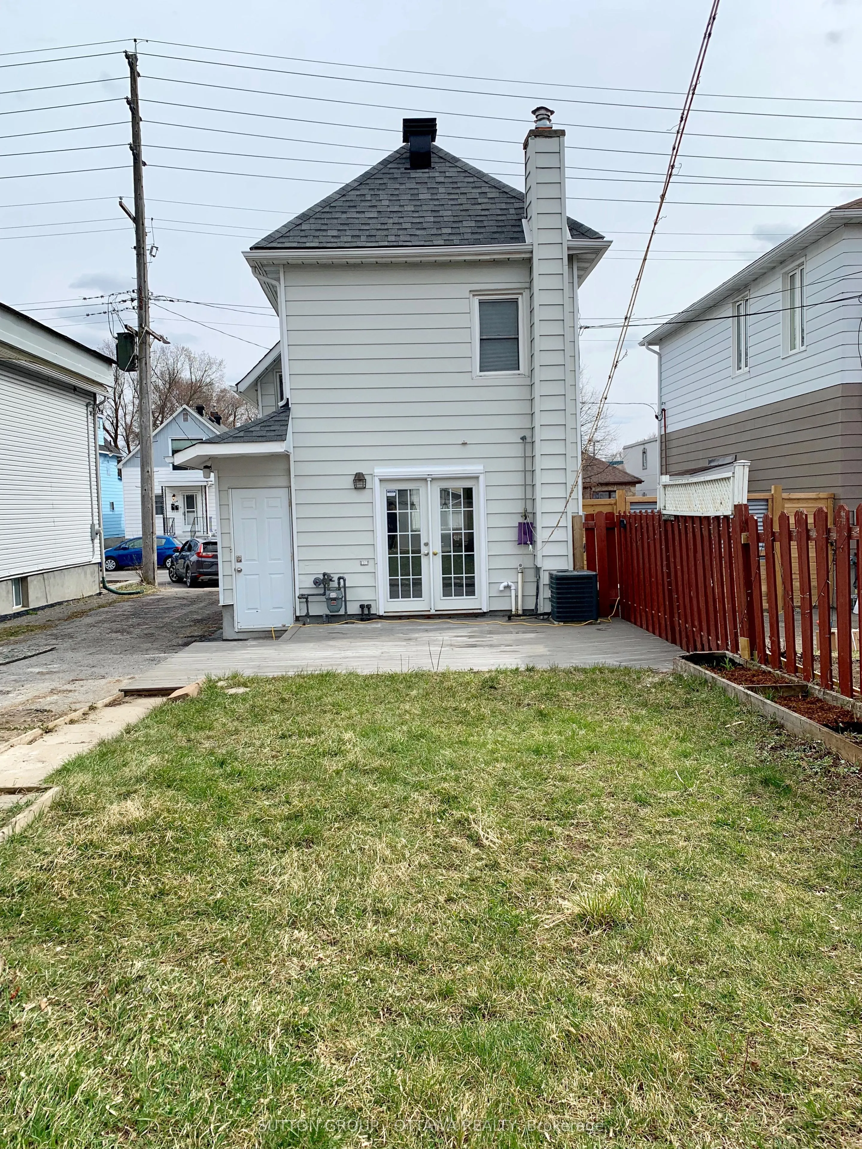 323 MONTFORT Street