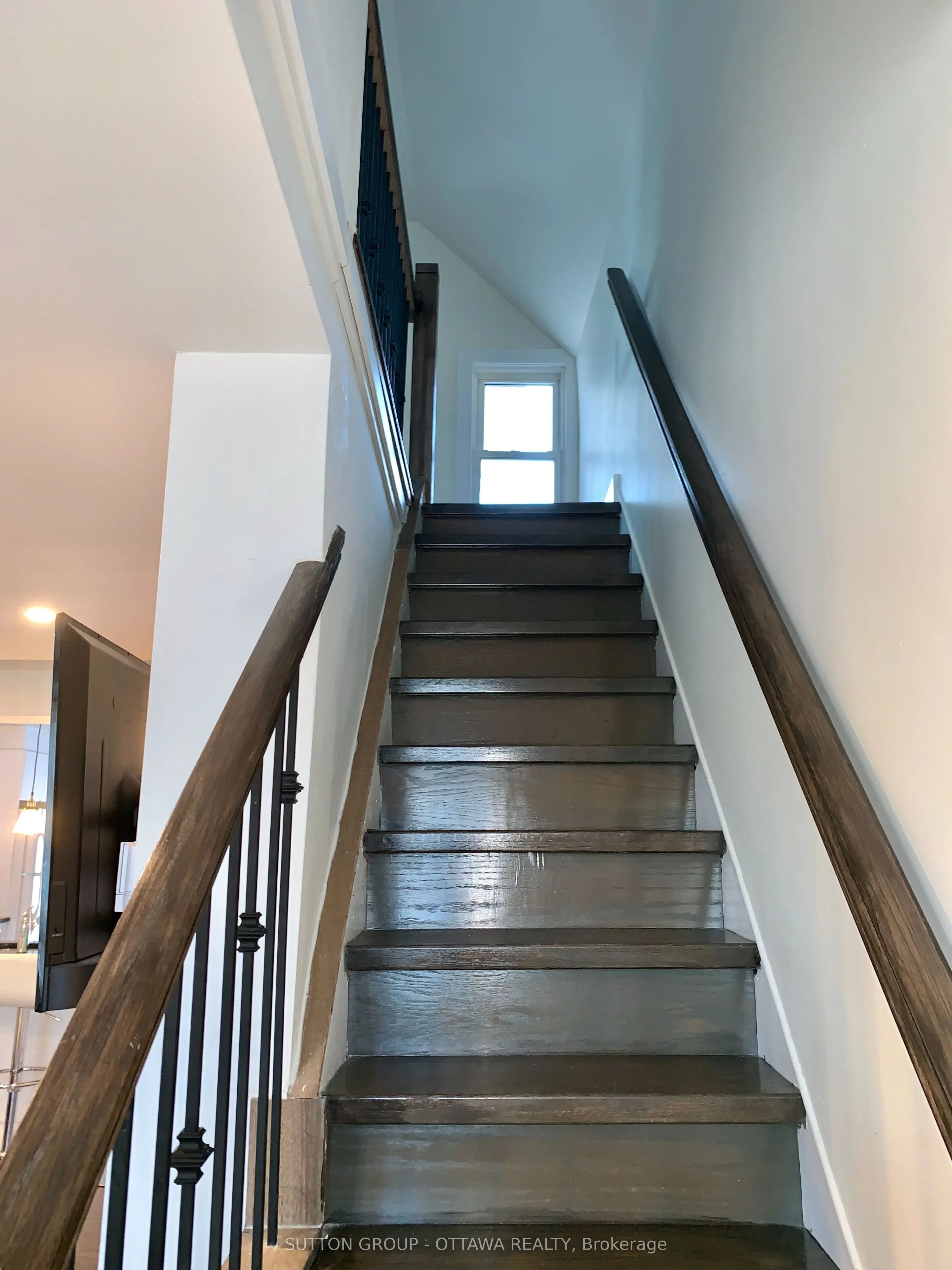 323 MONTFORT Street
