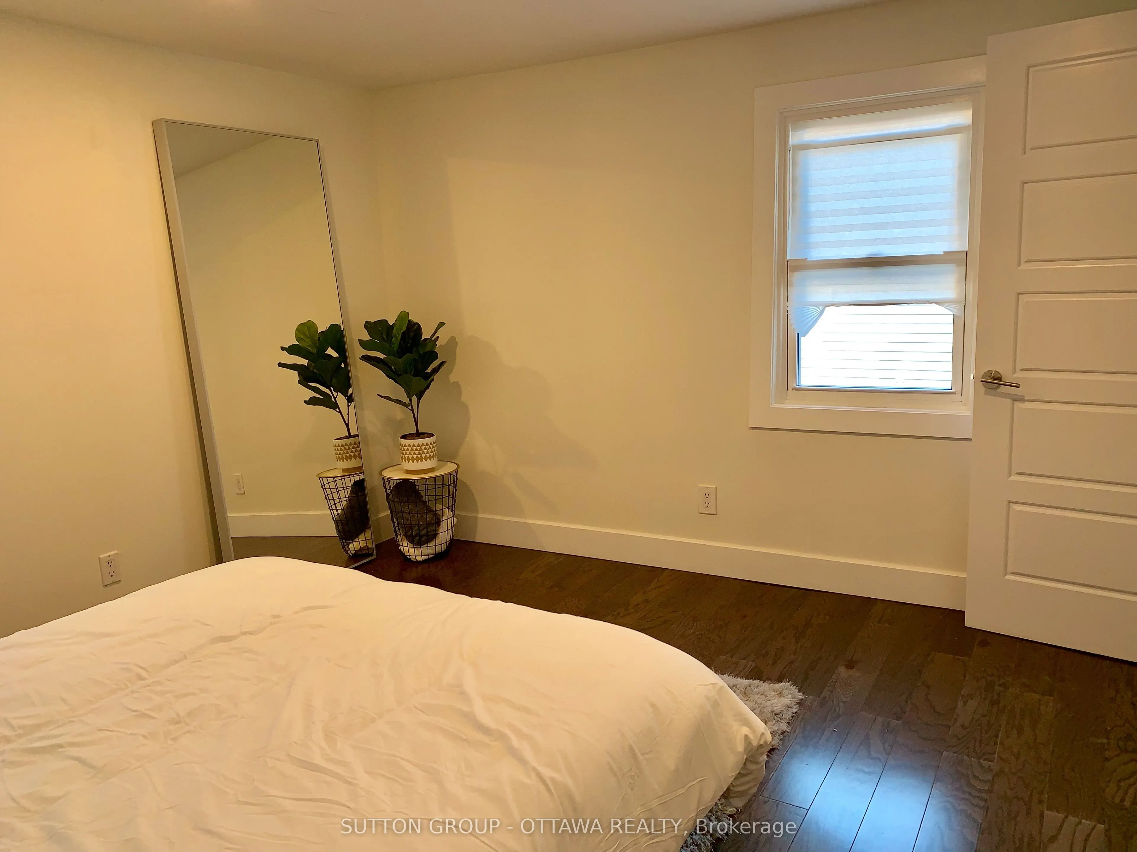 323 MONTFORT Street