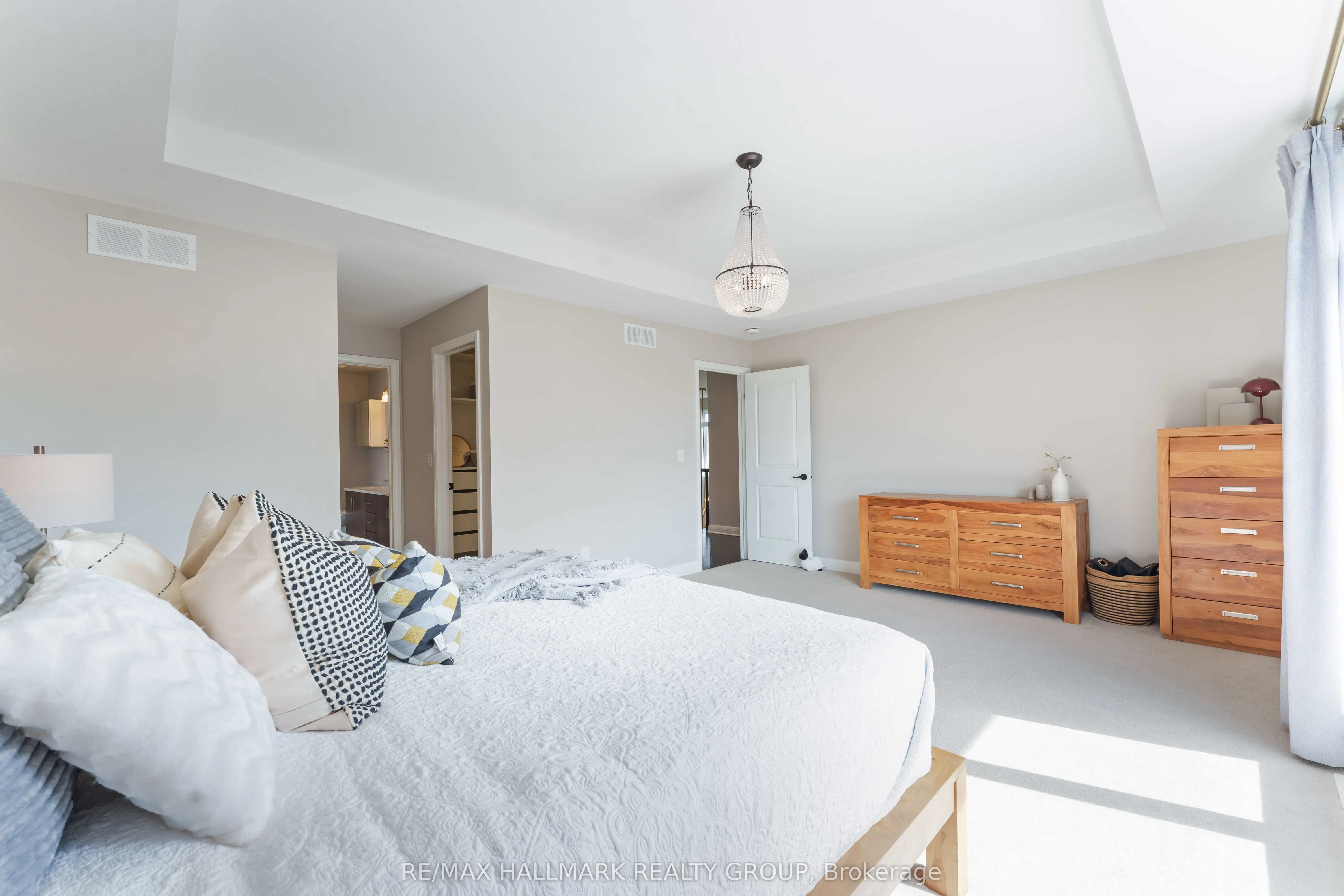 155 Escarpment Crescent