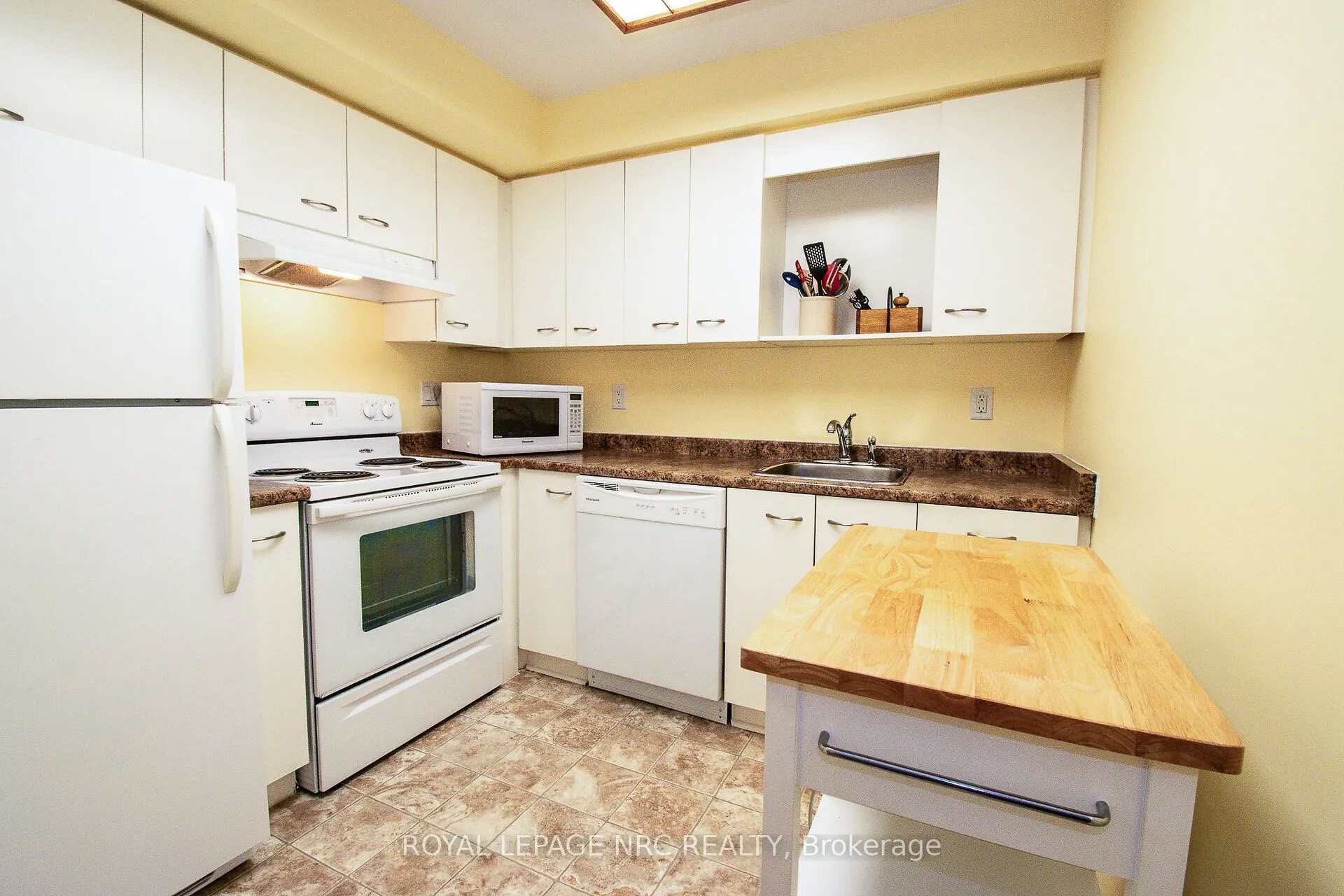 78 Roehampton Avenue, #217