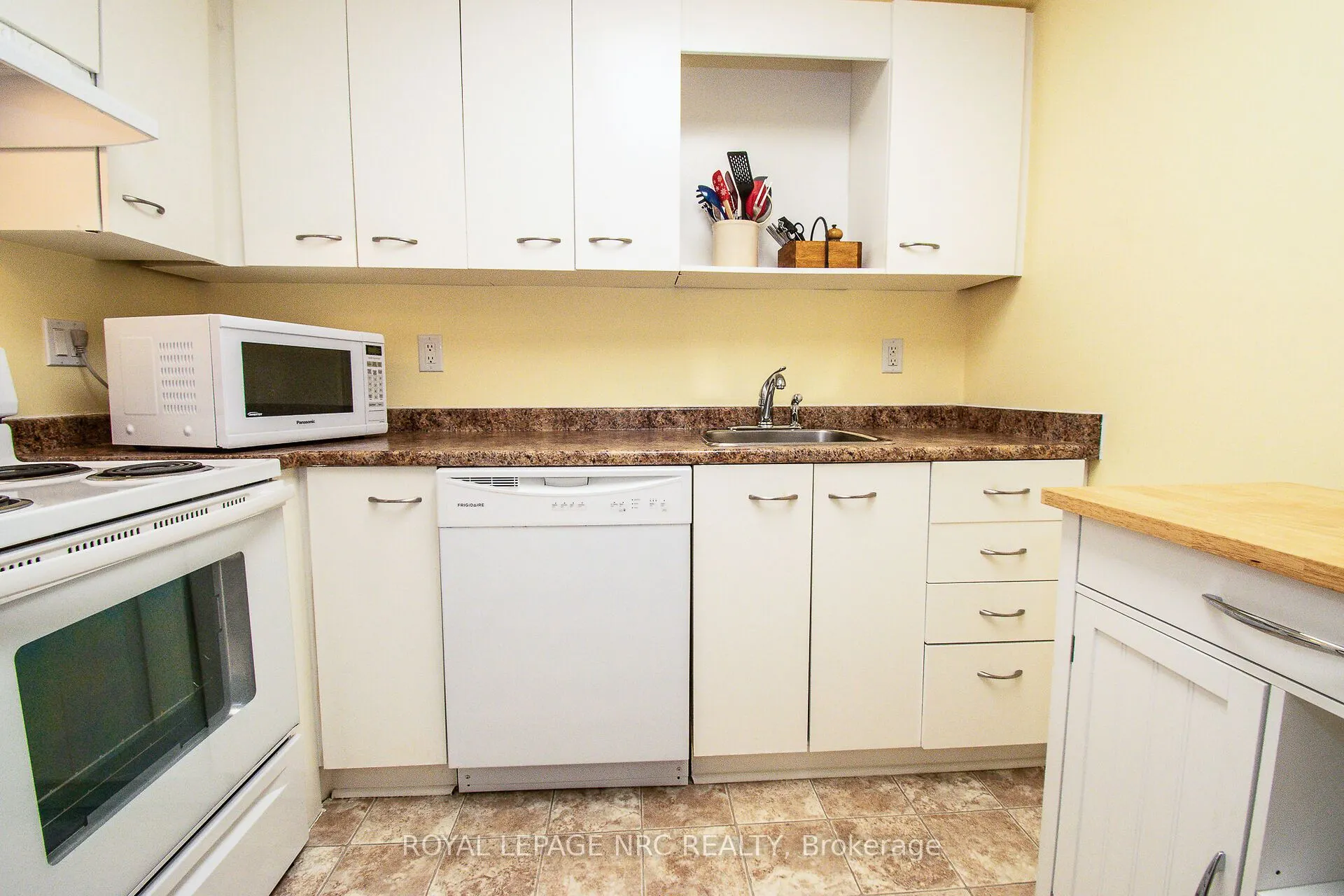 78 Roehampton Avenue, #217