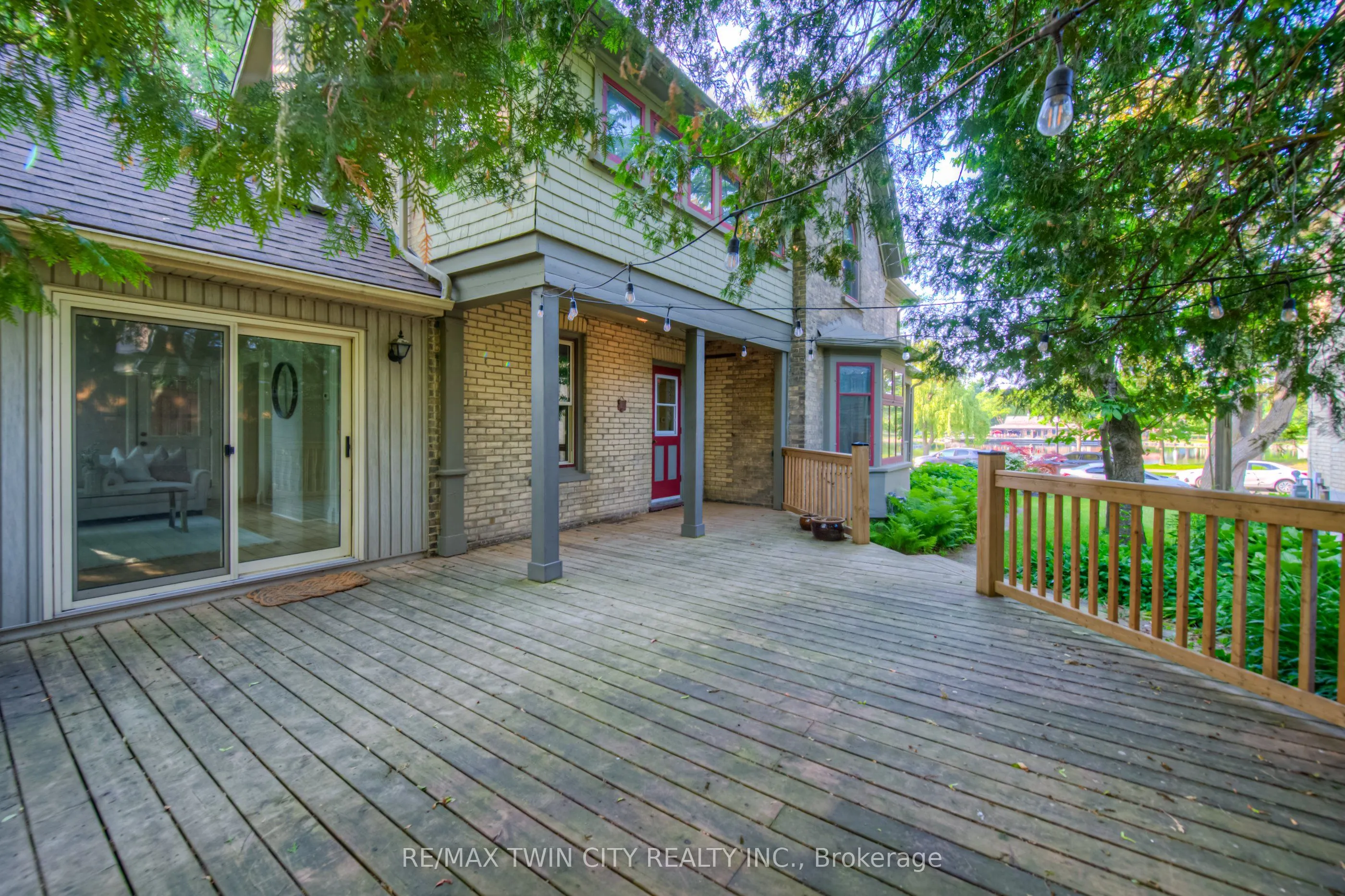 19 Roland Street