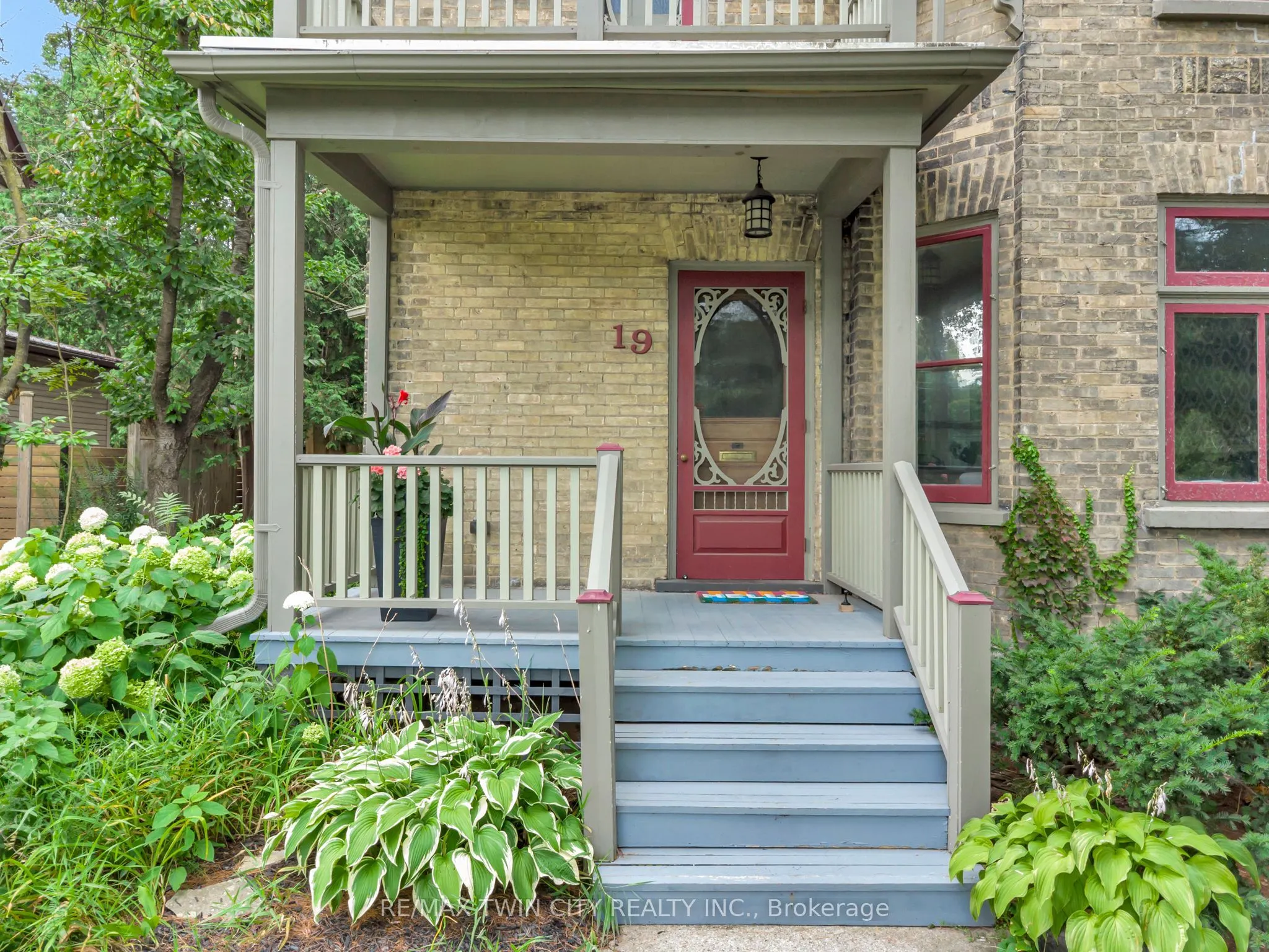19 Roland Street