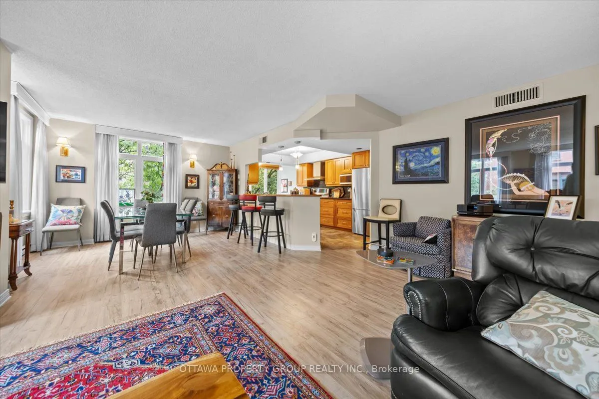 215 Somerset Street W