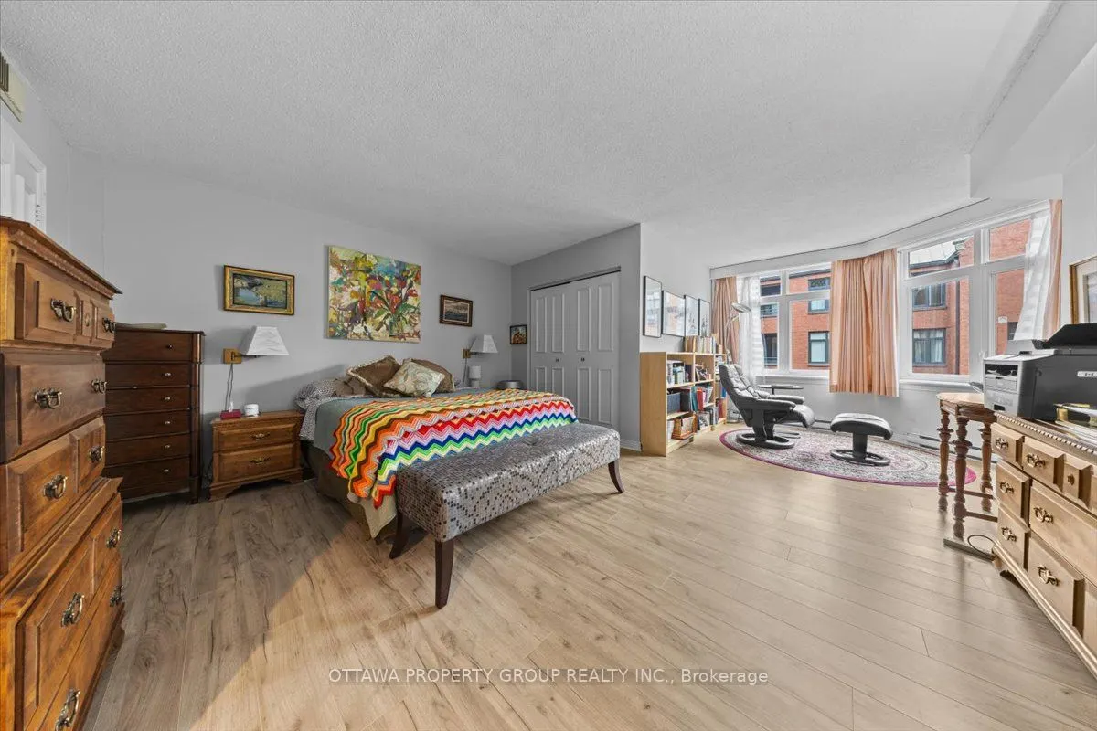215 Somerset Street W