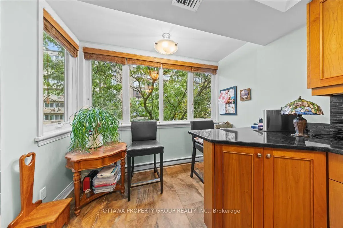 215 Somerset Street W