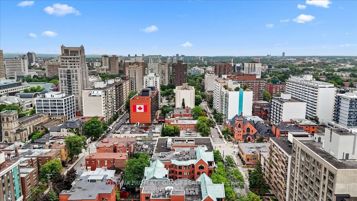215 Somerset Street W