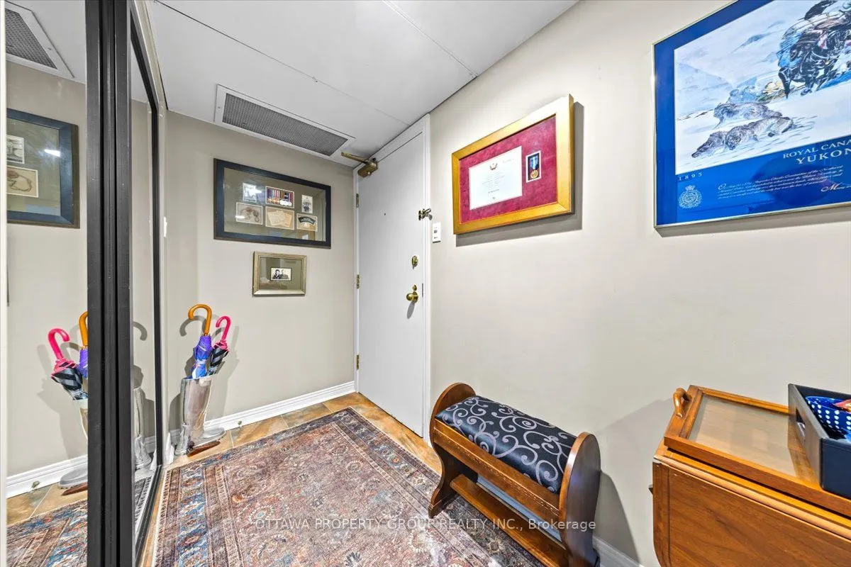 215 Somerset Street W