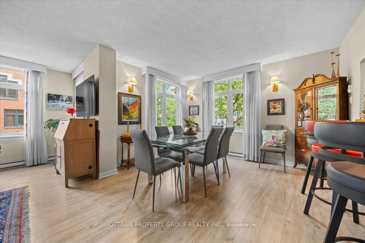 215 Somerset Street W