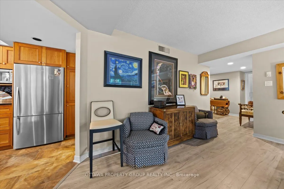 215 Somerset Street W