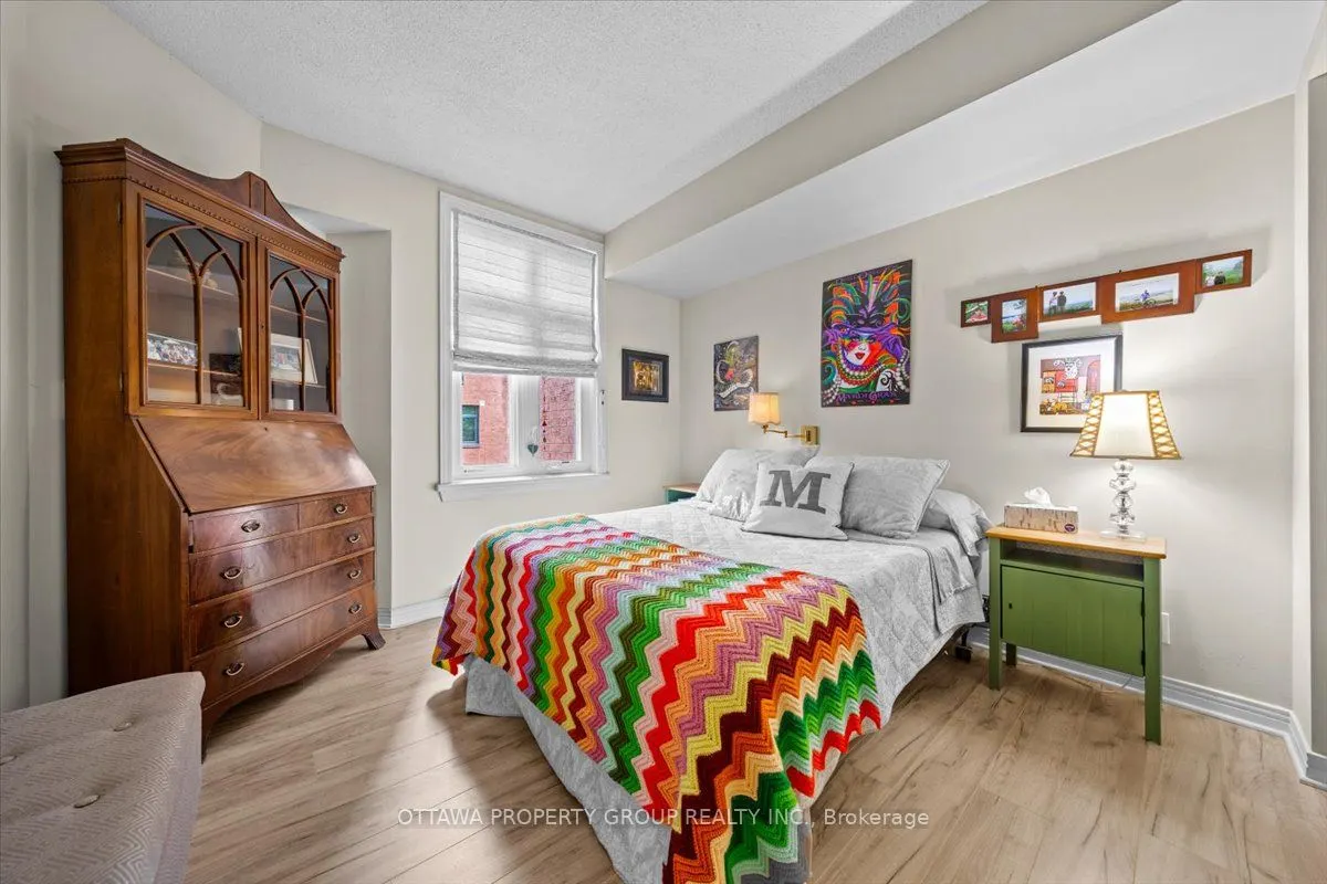 215 Somerset Street W