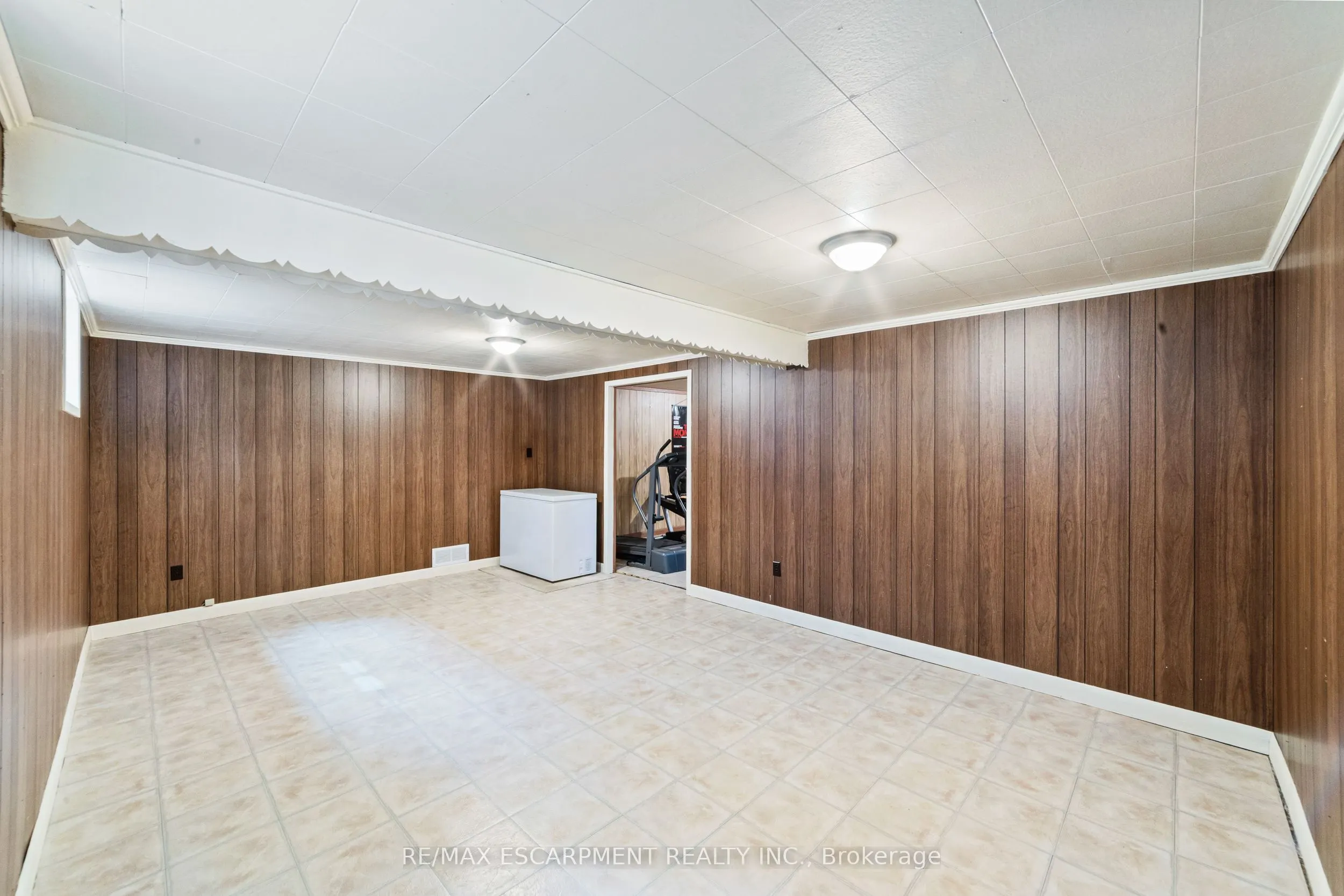 46 BLUEBIRD Avenue