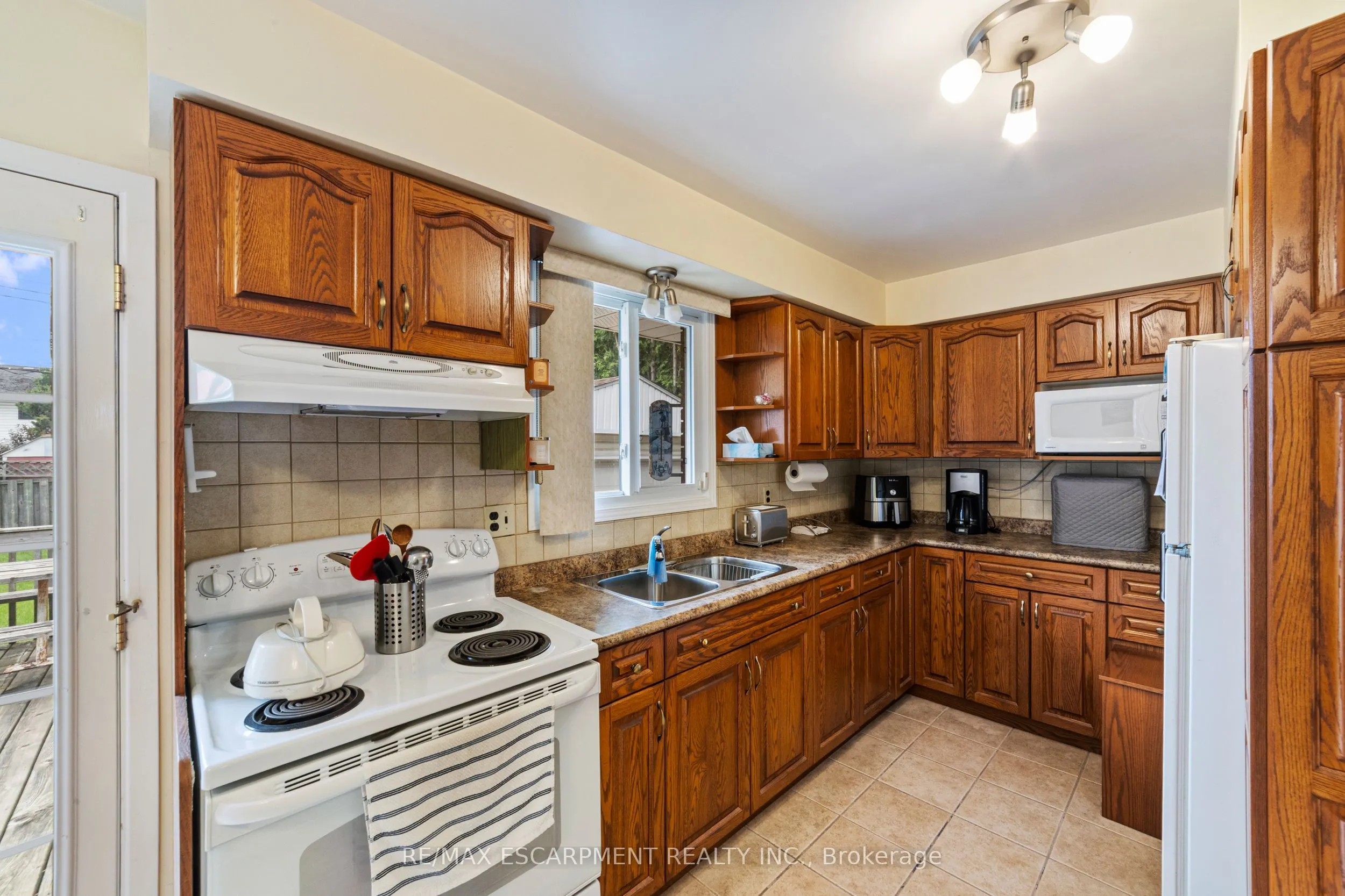 46 BLUEBIRD Avenue