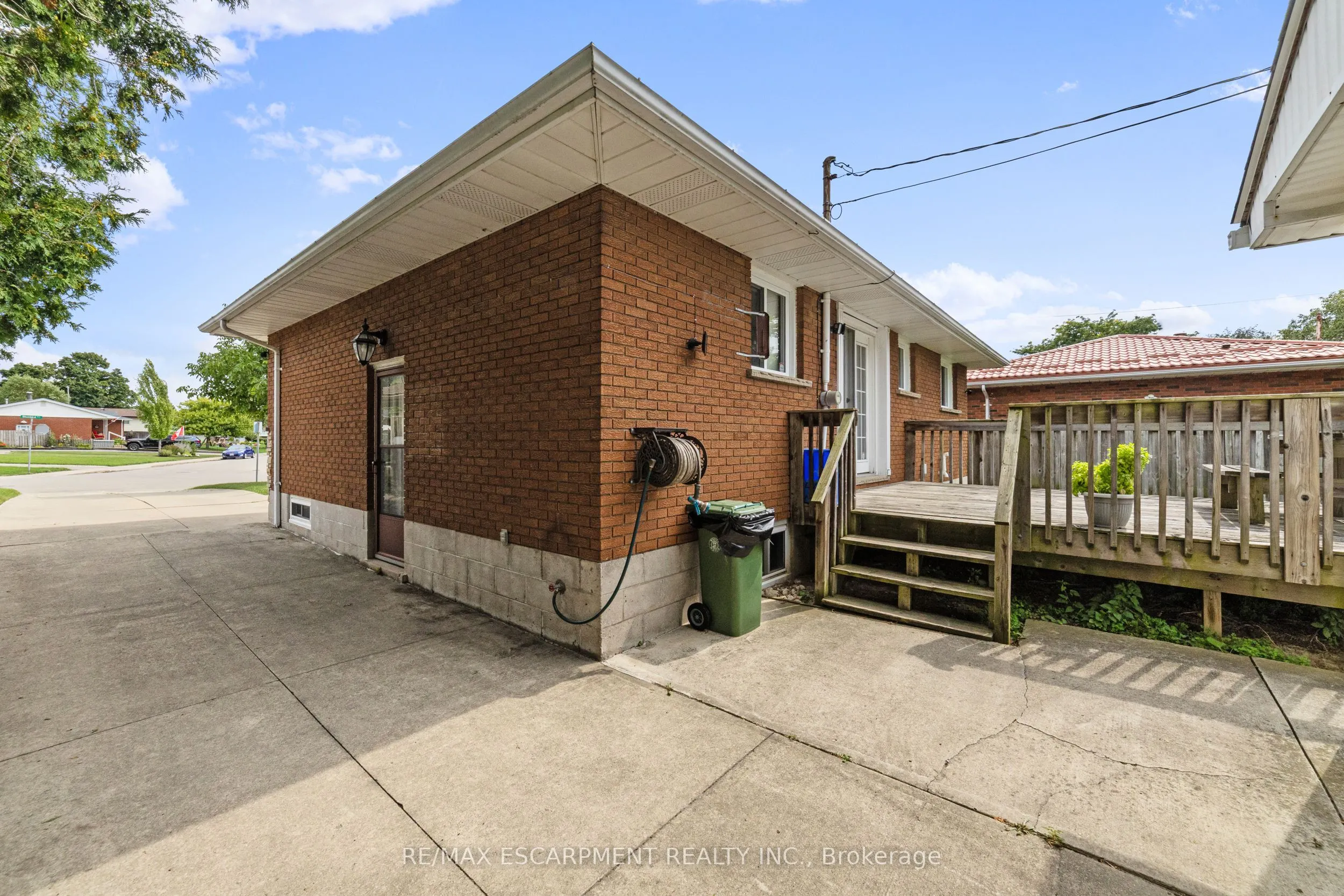 46 BLUEBIRD Avenue